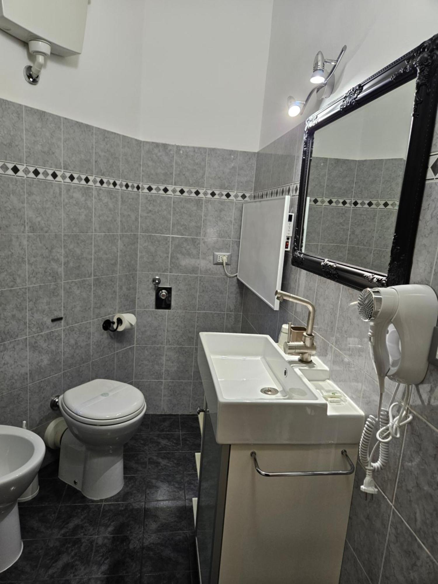 House LeoMar di Sara Hotel Genoa Bagian luar foto